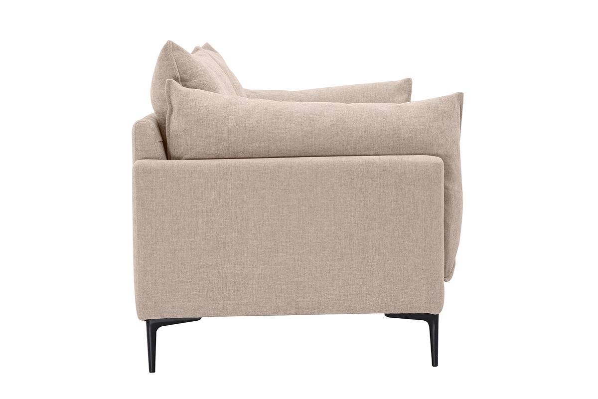 Divano design a 3 posti beige in tessuto effetto velluto, vista laterale con braccioli e piedini in metallo nero.