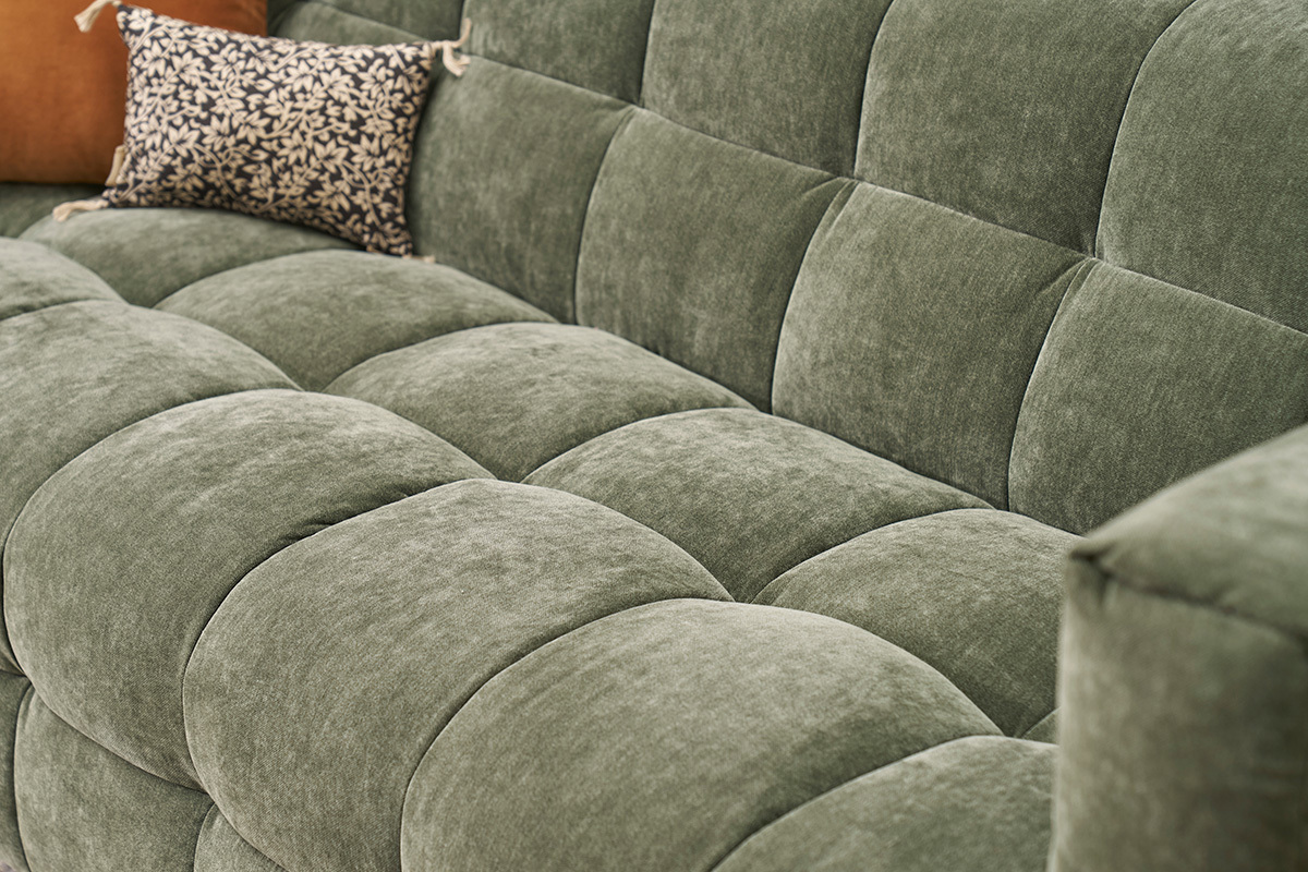 Divano design 3 posti in tessuto effetto velluto verde kaki CORTO