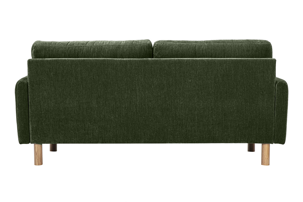 Divano verde cachi in tessuto effetto velluto, vista posteriore, piedi in legno chiaro.