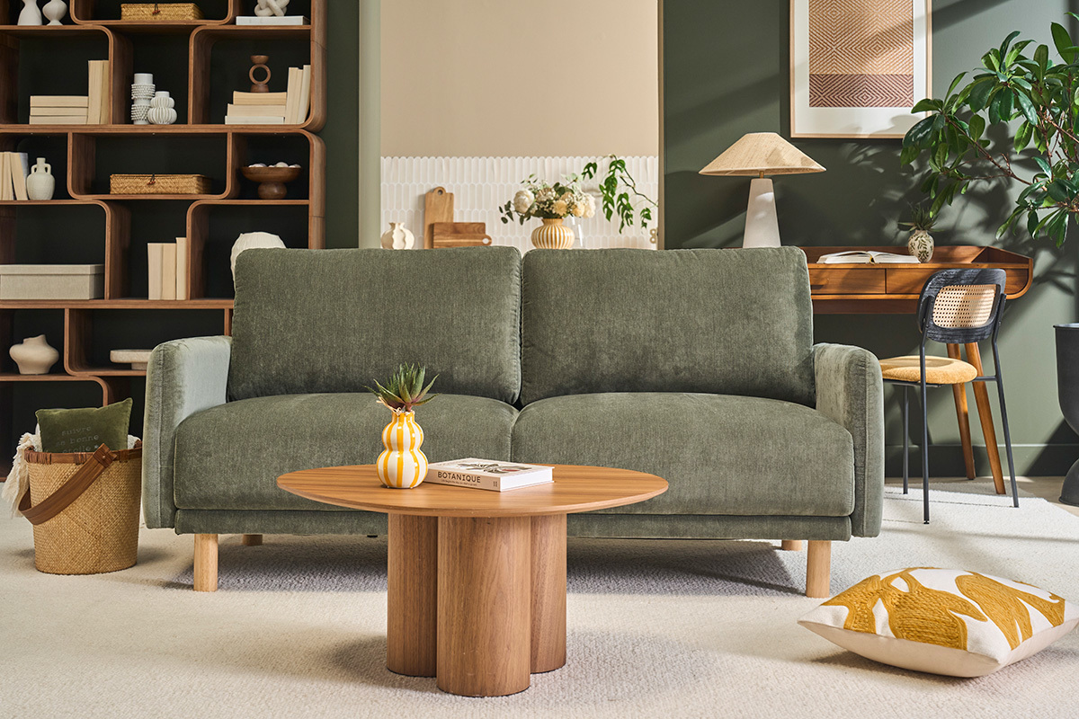 Divano design 3 posti in tessuto effetto velluto verde kaki e legno chiaro BONO