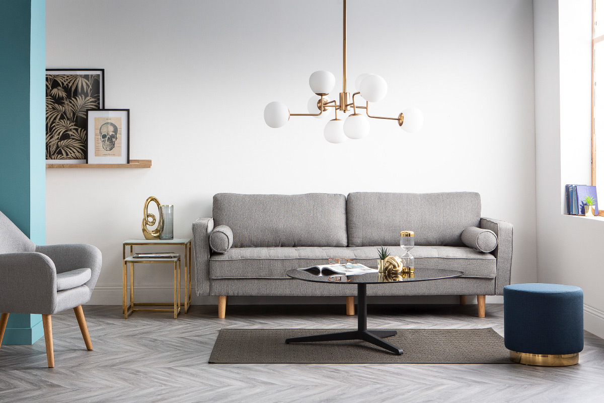 Divano design 3 posti in tessuto grigio chiaro e piedi in legno IMPERIAL