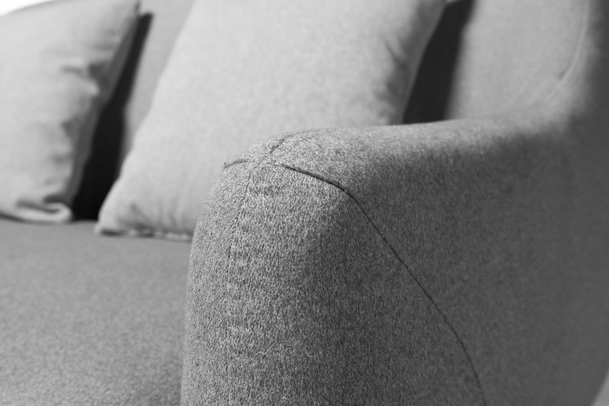 Divano design scandinavo 2 posti grigio SKANDI