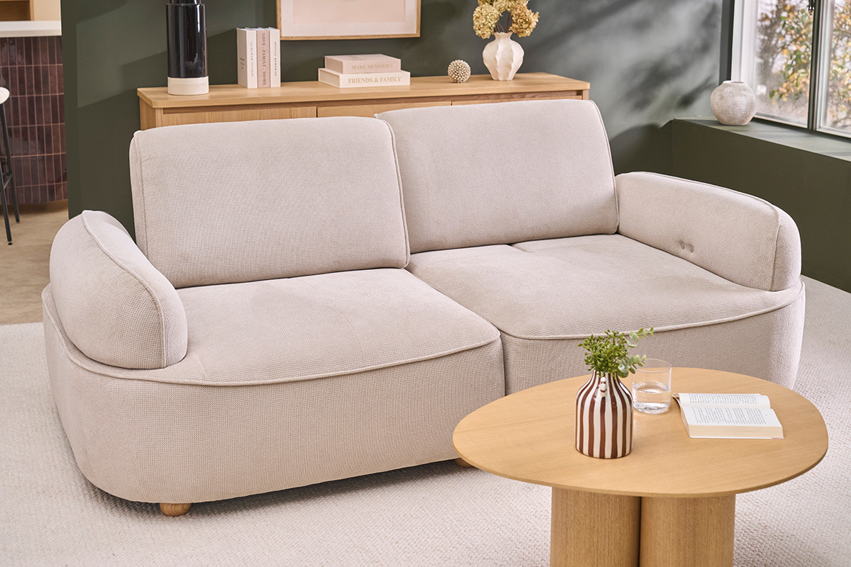 Divano elettrico a 3 posti in tessuto ciniglia beige e legno chiaro OTIS