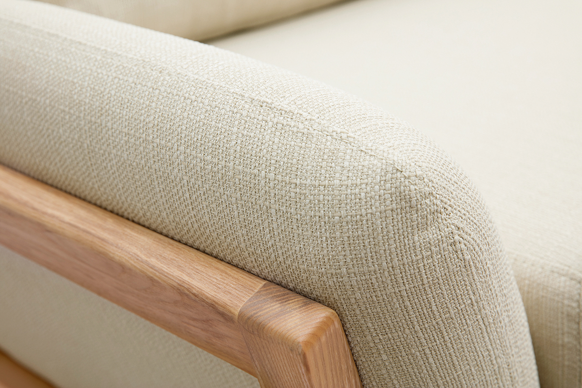 Divano in stile scandinavo 3 posti beige con piedini in legno YOKO