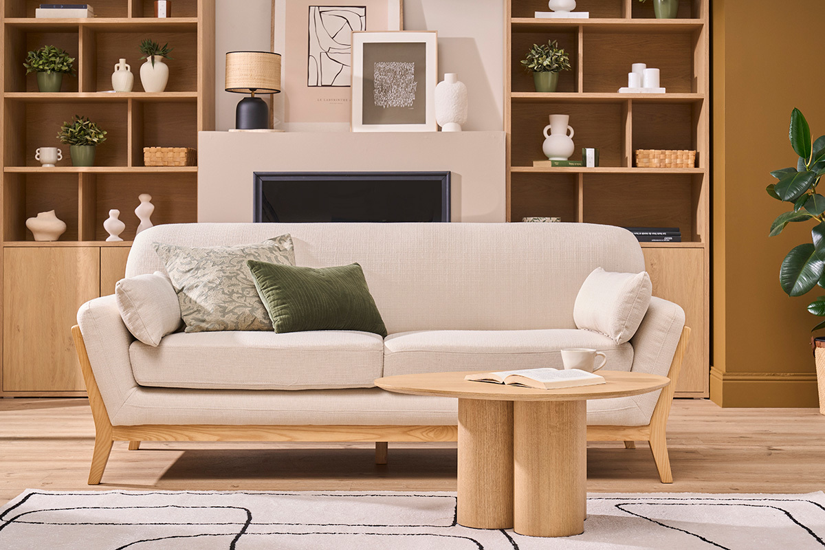 Divano in stile scandinavo 3 posti beige con piedini in legno YOKO