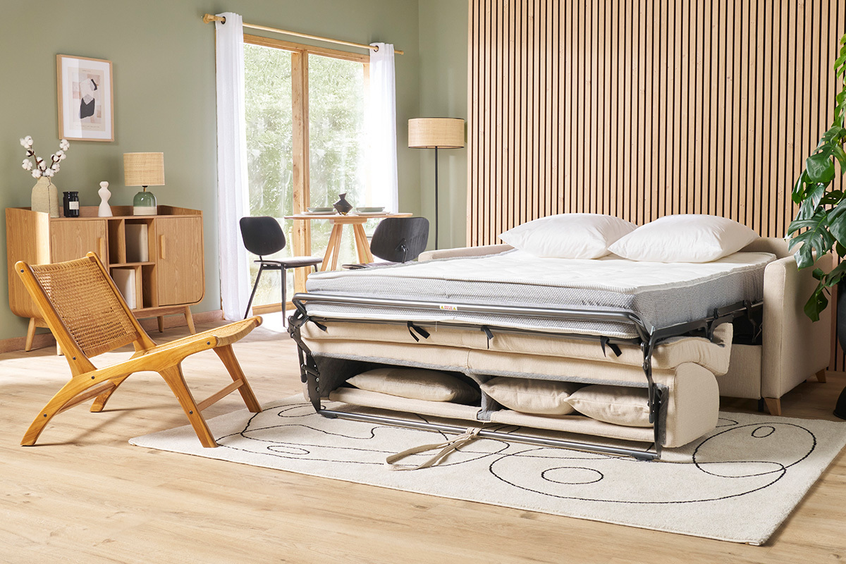 Divano letto 3 posti in tessuto beige e legno chiaro con materasso 18 cm SKANDY