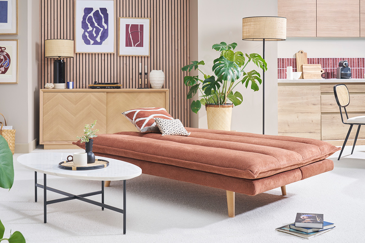 Divano letto a 3 posti in tessuto ciniglia testurato terra bruciata e legno chiaro BINGO