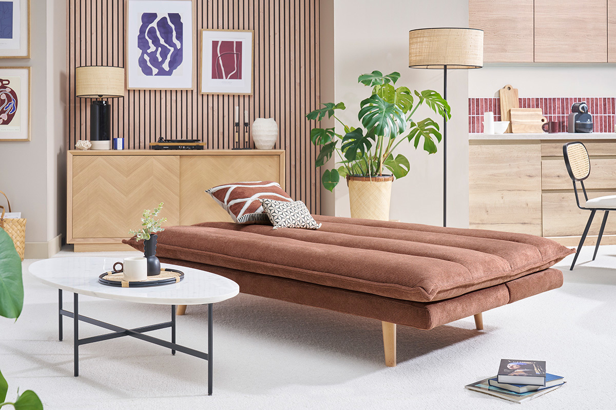 Divano letto a 3 posti in tessuto ciniglia testurato terra bruciata e legno chiaro BINGO