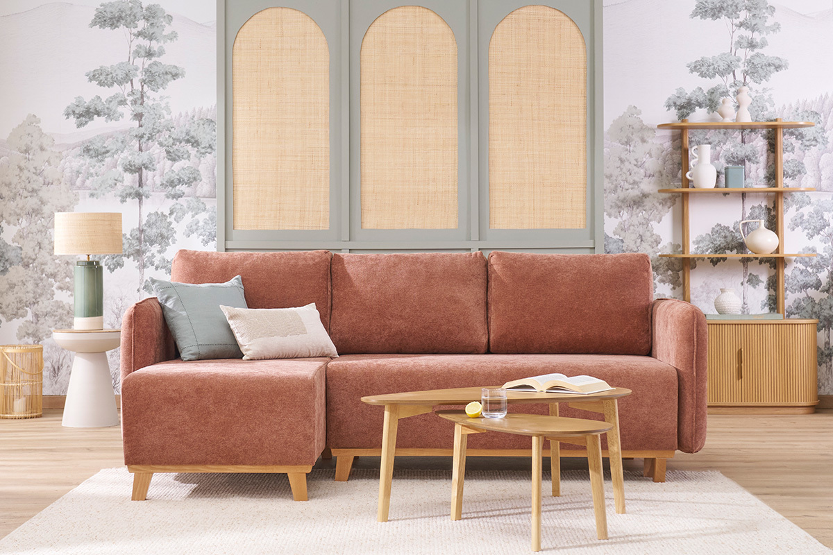 Divano letto angolare reversibile 3-4 posti in tessuto effetto velluto color terracotta e legno chiaro ROMANE
