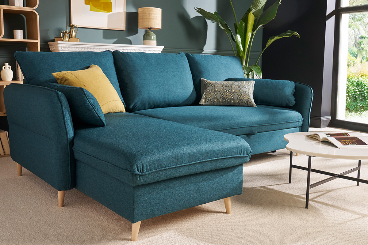 Divano letto angolare reversibile con contenitore 3-4 posti in tessuto blu oceano e legno chiaro DRISS