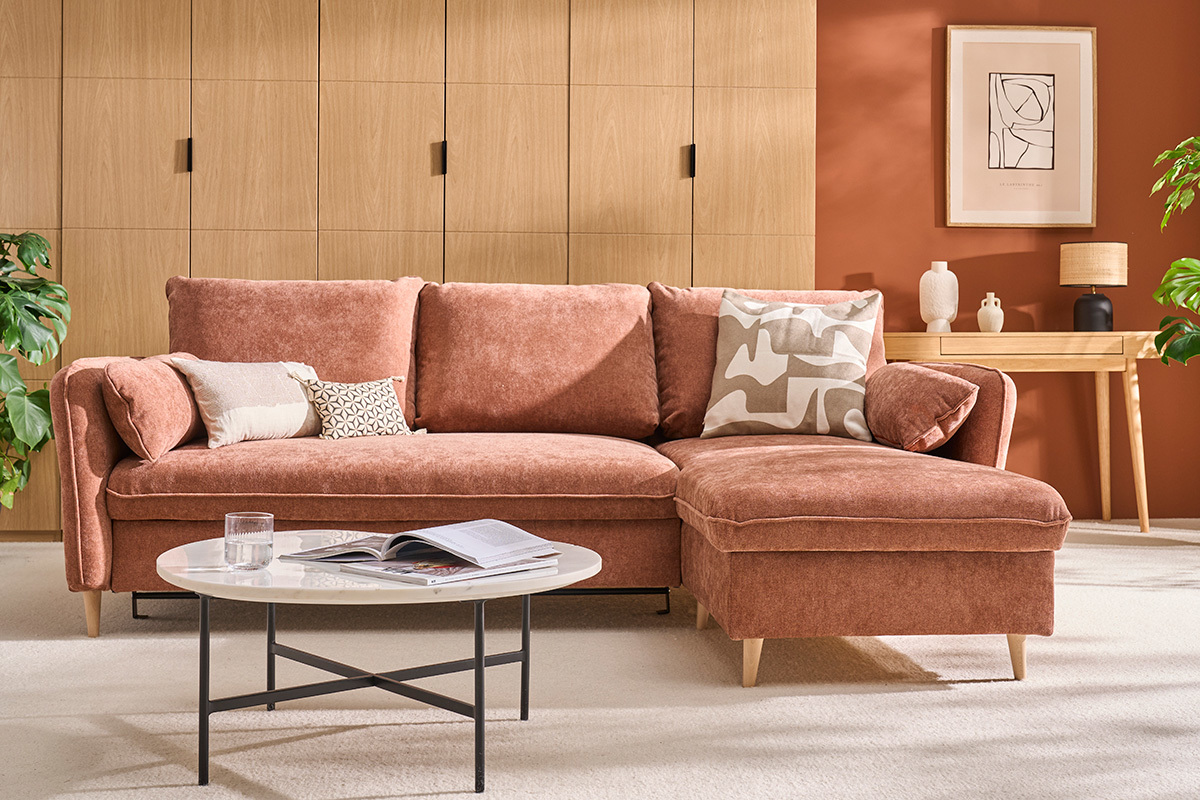 Divano letto angolare reversibile con contenitore 3-4 posti in tessuto color terracotta e legno chiaro DRISS