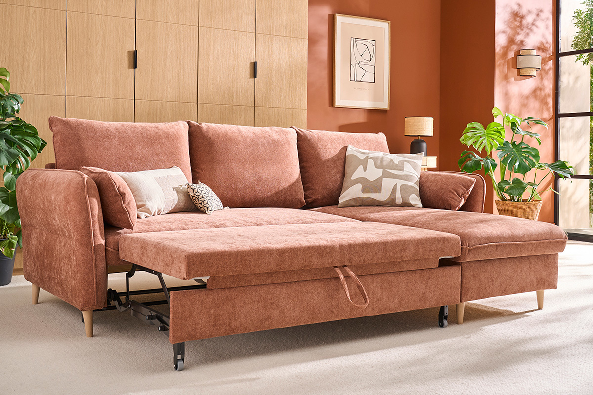 Divano letto angolare reversibile con contenitore 3-4 posti in tessuto color terracotta e legno chiaro DRISS
