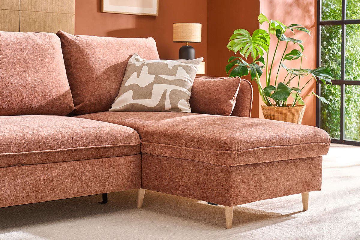 Divano letto angolare reversibile con contenitore 3-4 posti in tessuto color terracotta e legno chiaro DRISS