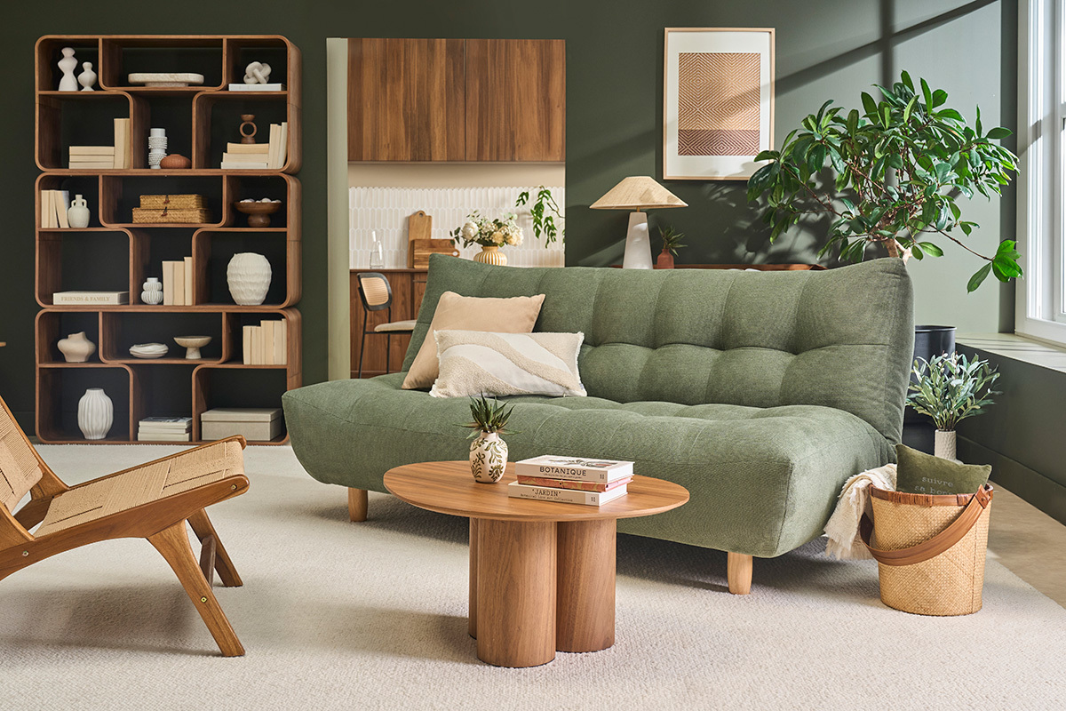 Divano letto scandinavo 3 posti in tessuto di ciniglia verde kaki e legno chiaro YUMI