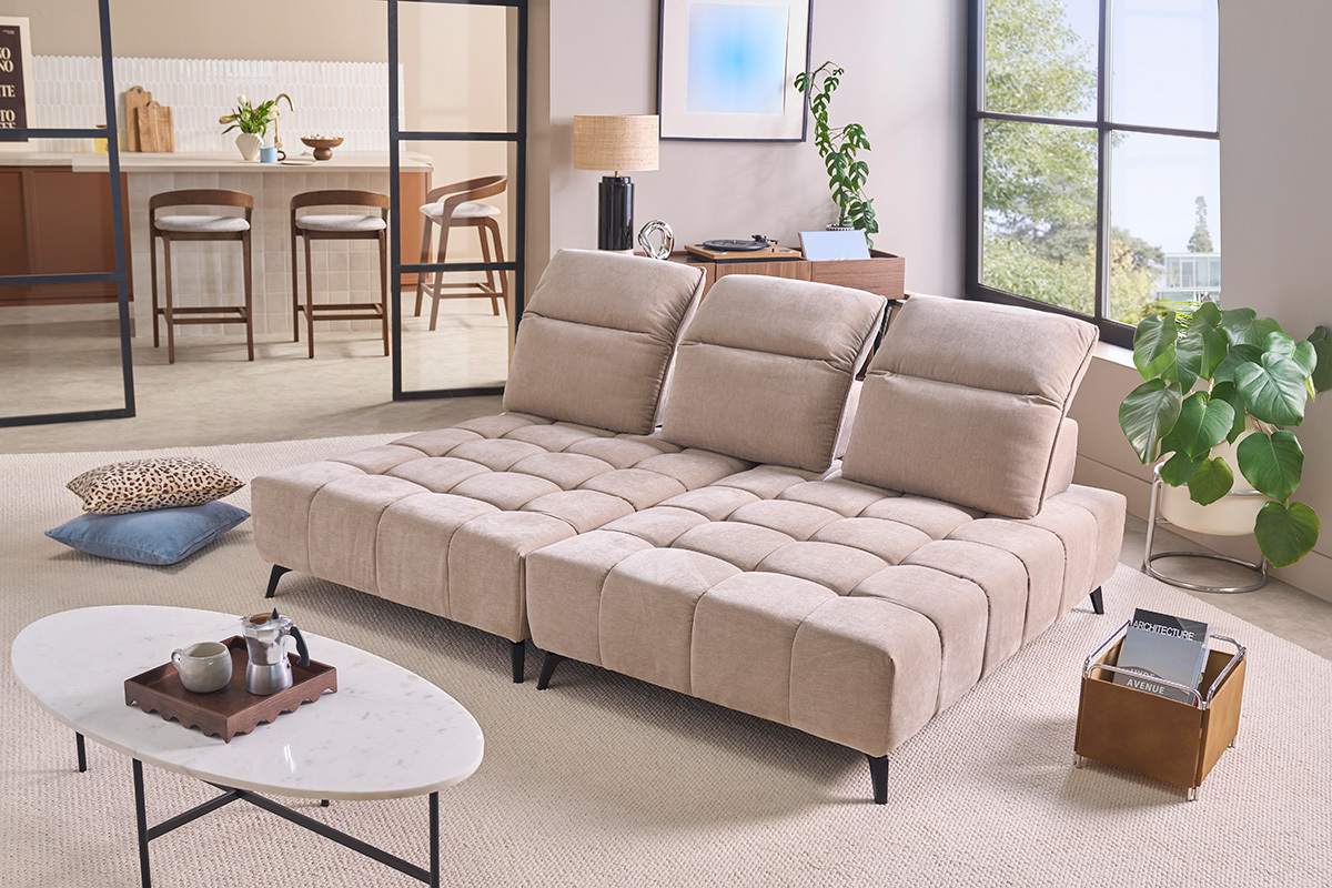 Divano modulabile 4 posti con poggiatesta regolabili in tessuto effetto velluto taupe e metallo nero OLMO