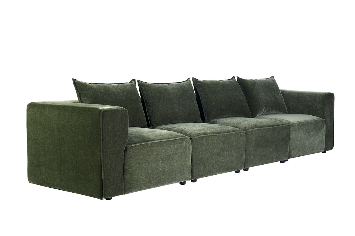 Divano modulabile 5 posti in tessuto effetto velluto verde kaki, vista a 3/4.