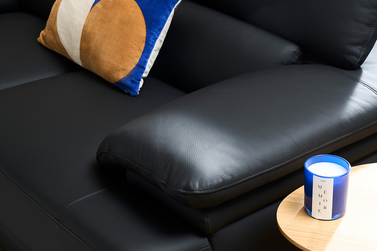 Divano nero in pelle design 2 posti con poggiatesta reclinabile EWING