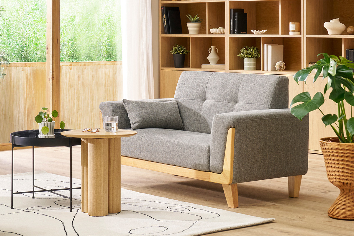 Divano scandinavo 2 posti grigio chiaro e base legno FJORD