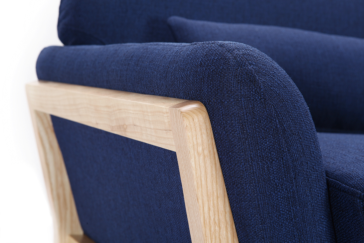 Divano scandinavo 3 posti blu marino piedi legno YOKO