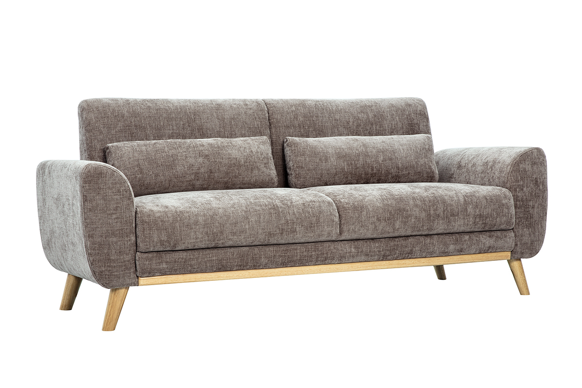 Divano scandinavo 3 posti in tessuto effetto velluto color taupe e legno chiaro, vista da 3/4.
