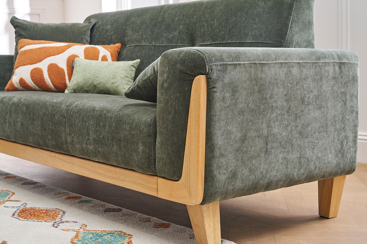 Divano Scandinavo 3 posti in tessuto effetto velluto verde kaki e legno chiaro FJORD