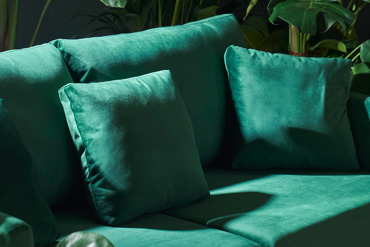 Divano scandinavo a 3 posti in velluto Midnight green piedi in legno OSLO