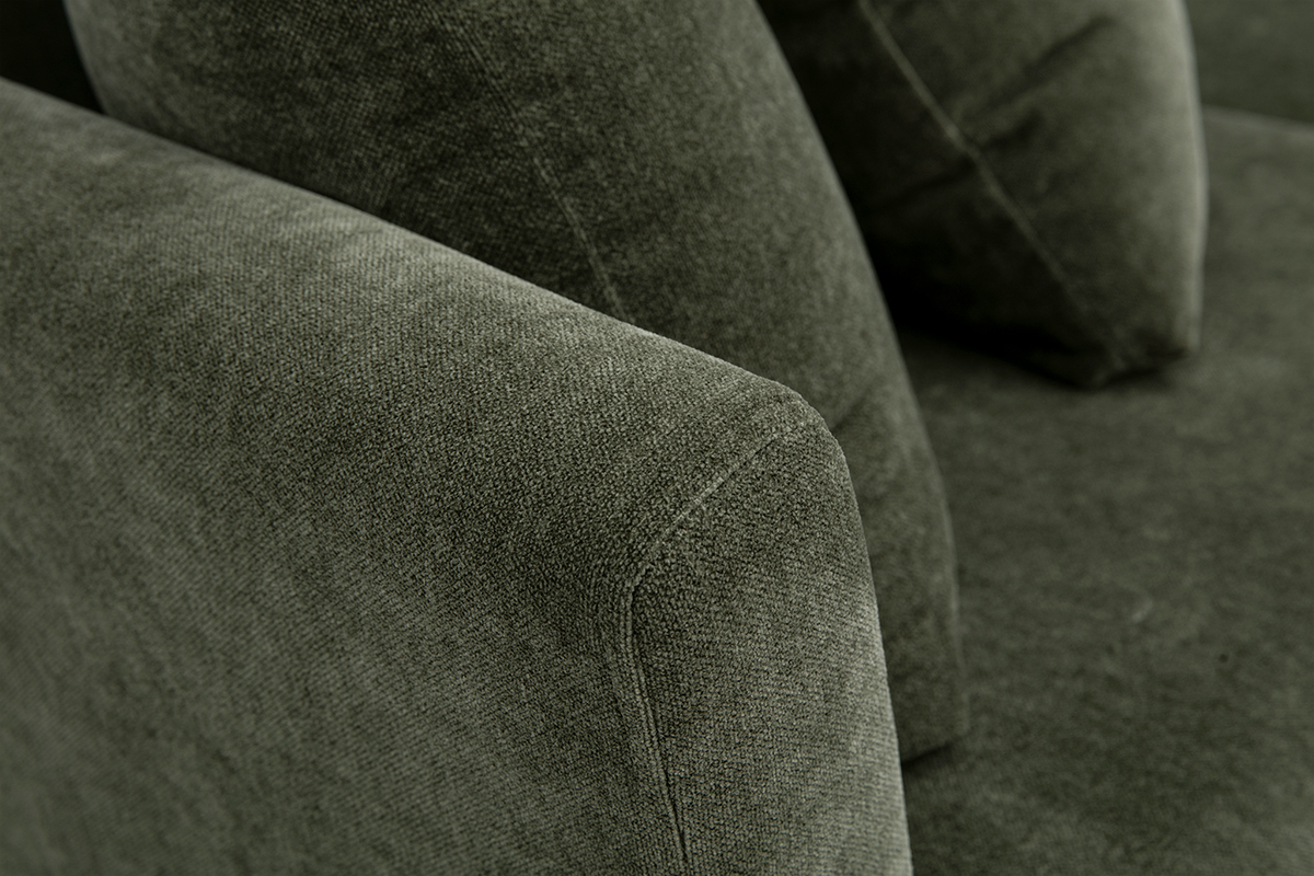 D�tail du canap� scandinave d�houssable 2 places en tissu effet velours vert kaki.