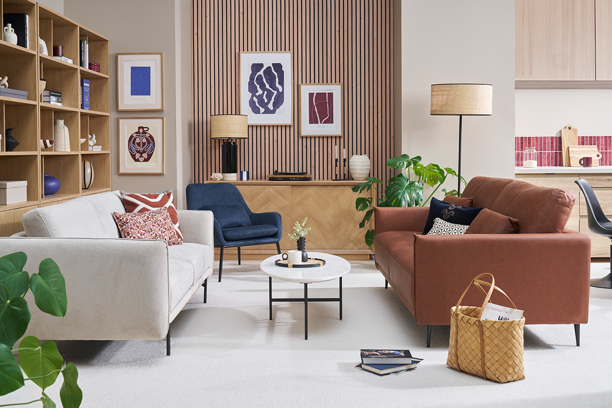 Divano vintage 3 posti in pelle marrone e legno scuro DAVEN