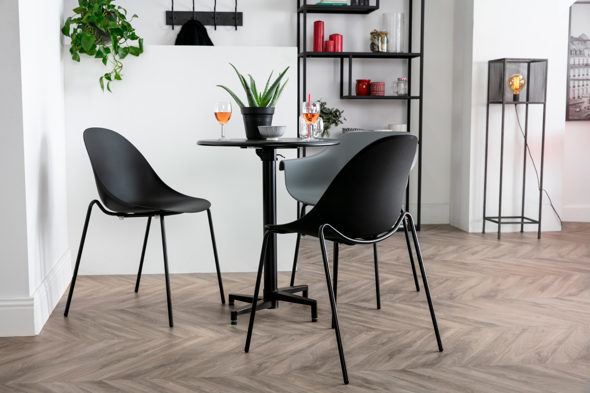 Gruppo di 2 sedie impilabili design nere piedi metallo CONCHA