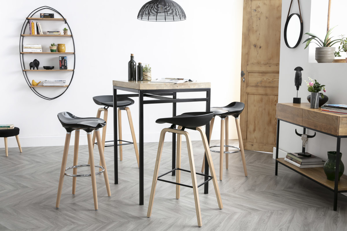Gruppo di 2 sgabelli da bar bianchi e piedi legno 75 cm LINO