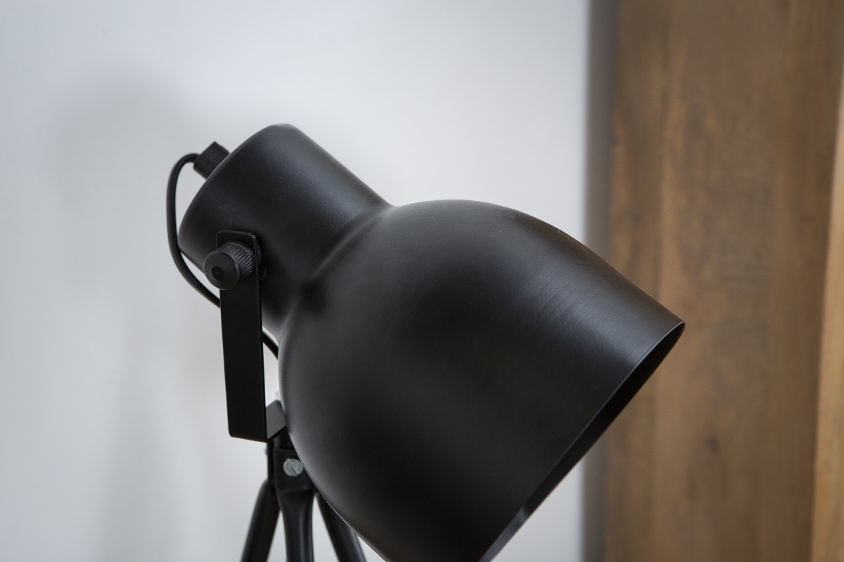 Lampada da tavolo design treppiede in acciaio Nero CITY