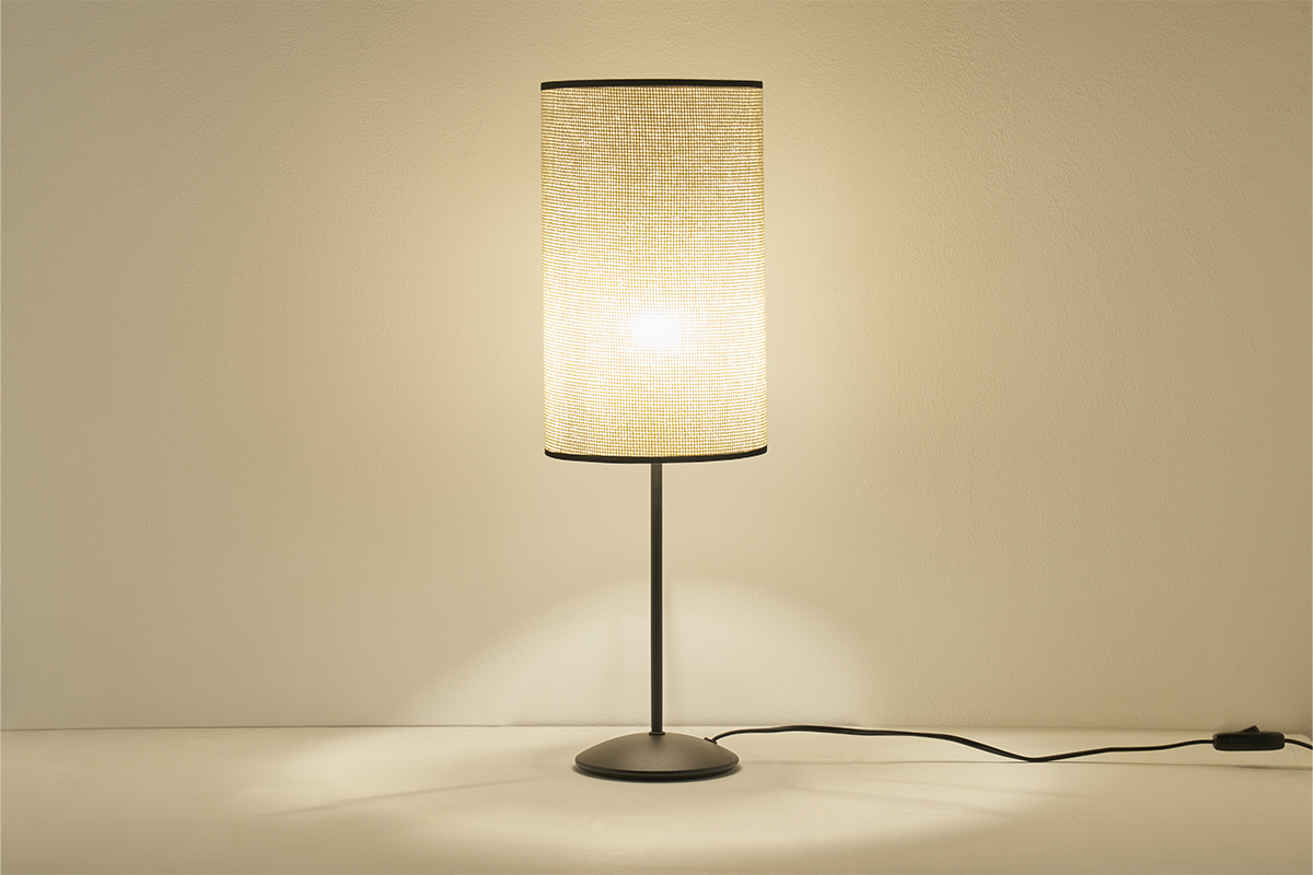 Lampada da tavolo in carta intrecciata e metallo nero ZETA