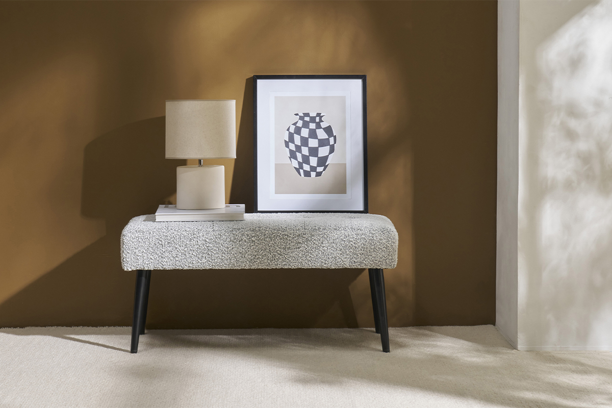 Lampada da tavolo in ceramica bianco opaco e paralume in lino naturale TIGA
