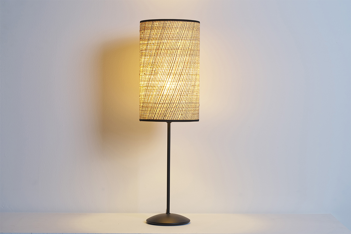 Lampada da tavolo in fibra di rafia e metallo nero H56,5 cm ALOE