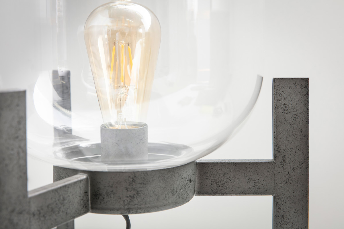 Lampada da tavolo in metallo finitura argento antico e globo in vetro HALCYON