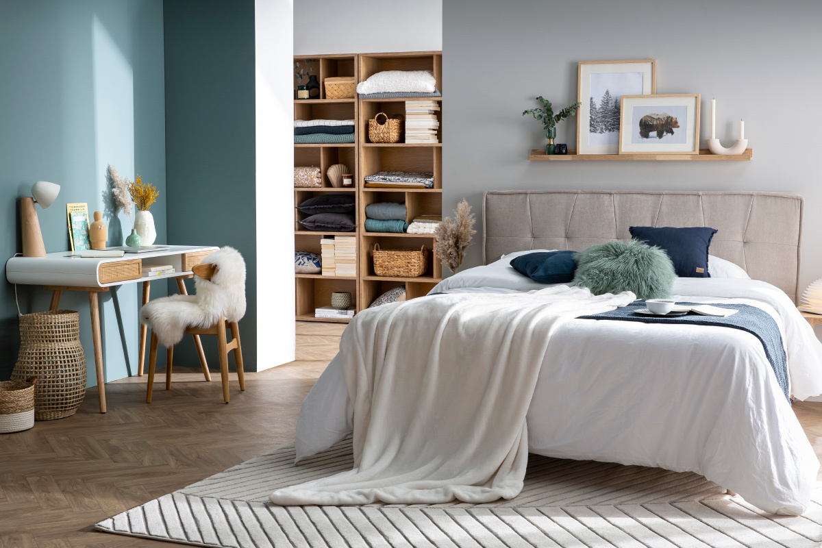 Lampada da tavolo scandinava in legno chiaro e bianco FARO