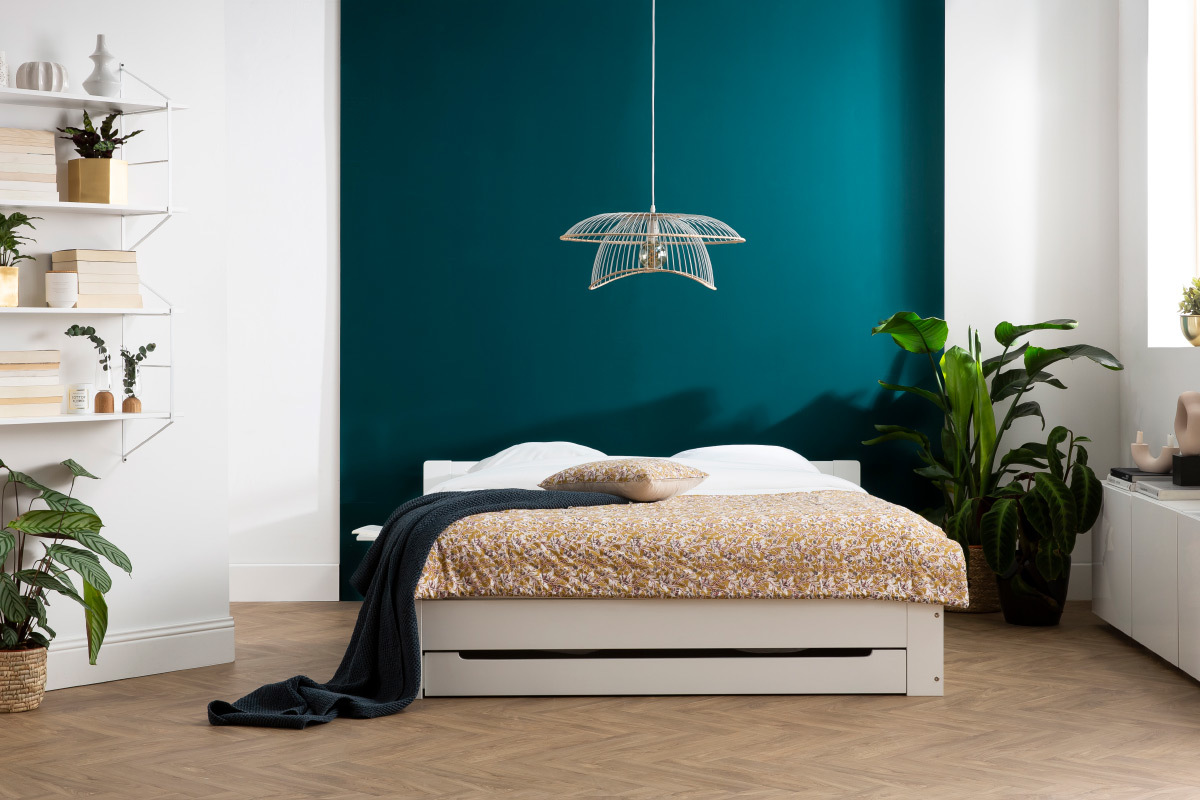 Lampadario in metallo bianco e rattan STEAM