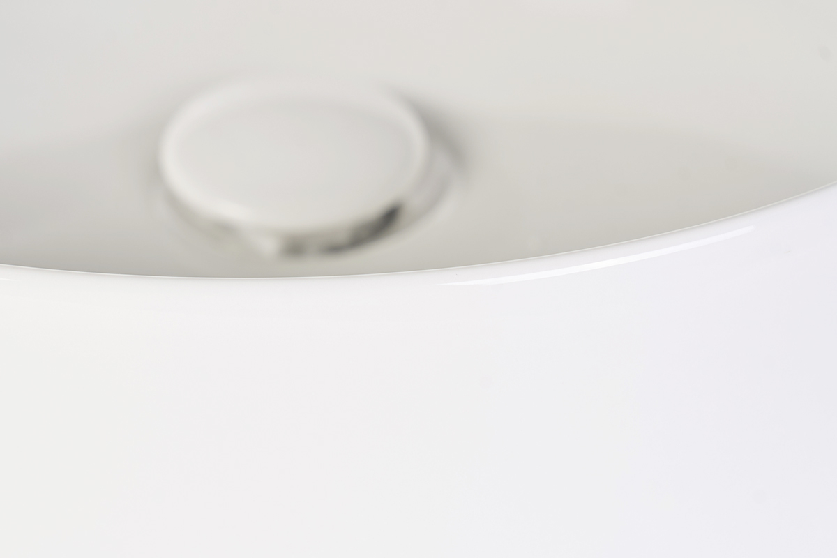 Lavabo rotondo in ceramica bianca da D40,5 cm, vista ravvicinata del bordo e dello scarico.