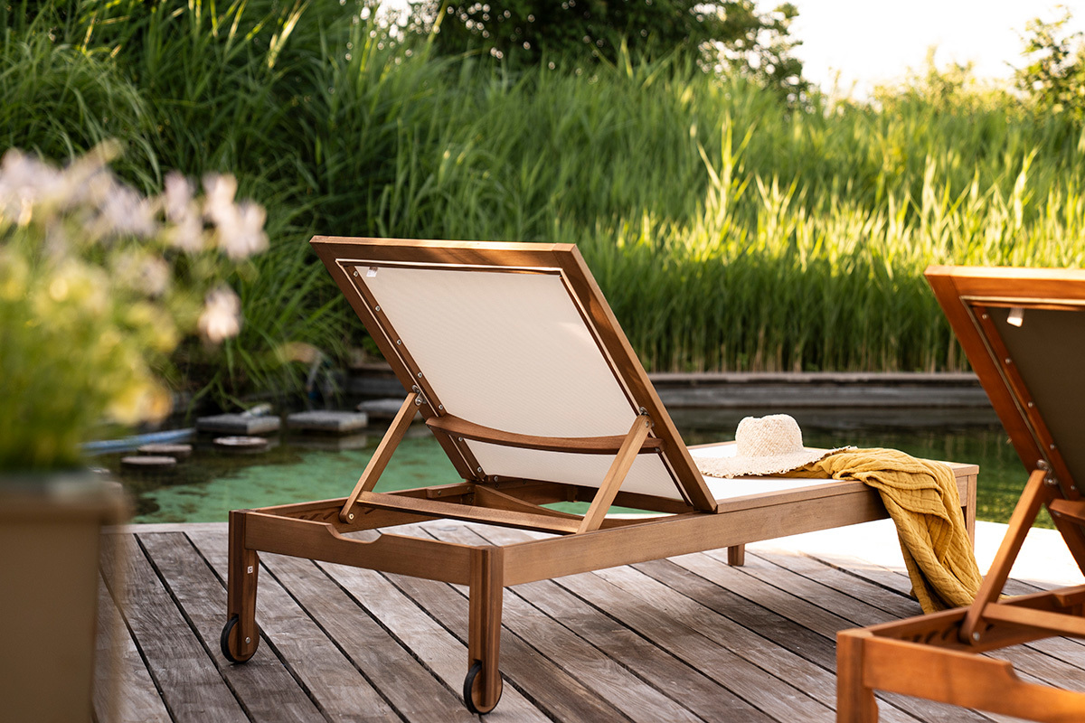 Lettino prendisole bianco e legno massello NAVEEN