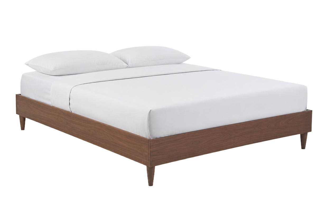 Letto matrimoniale 160x200 cm in legno scuro con materasso bianco, vista a 3/4
