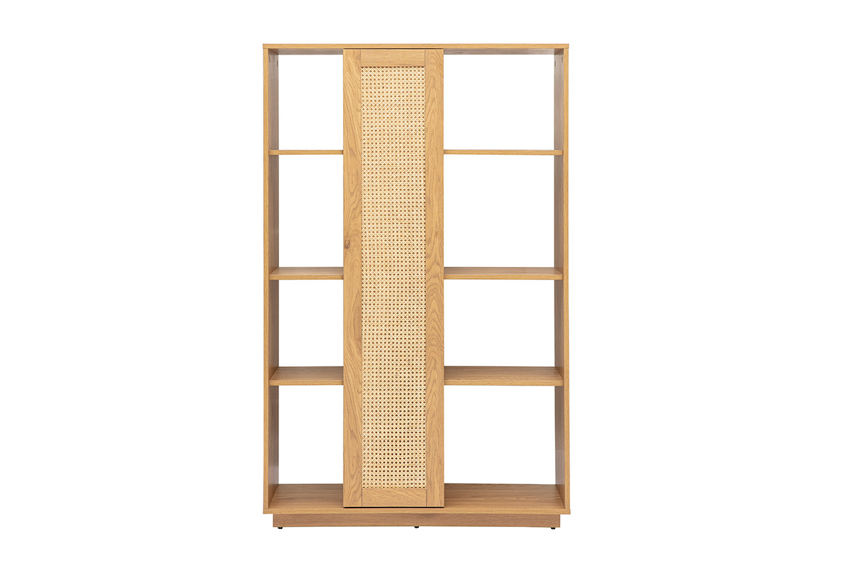 Libreria divisoria in legno chiaro con porta in rattan intrecciato, vista frontale.