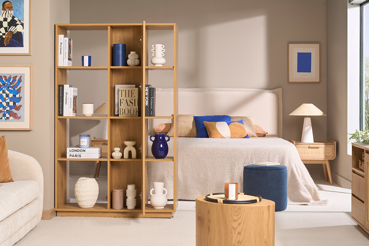 Libreria separatrice con ripiani in finitura legno chiaro rovere e intreccio di rattan L100 cm ALICANTE