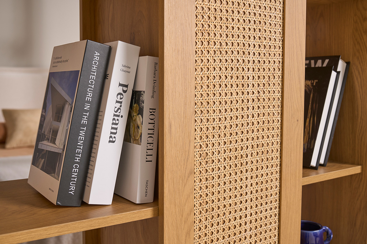 Libreria separatrice con ripiani in finitura legno chiaro rovere e intreccio di rattan L100 cm ALICANTE