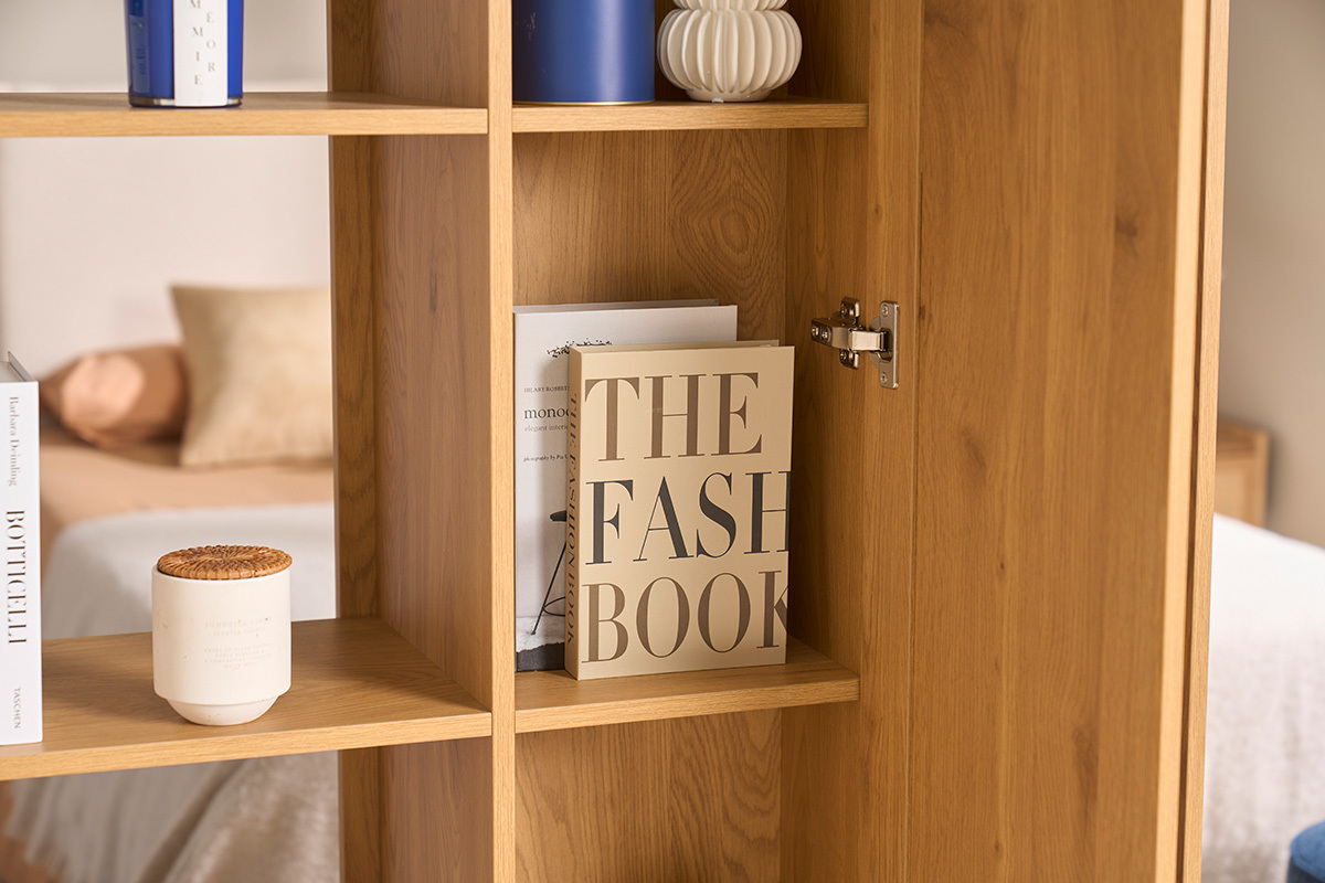 Libreria separatrice con ripiani in finitura legno chiaro rovere e intreccio di rattan L100 cm ALICANTE