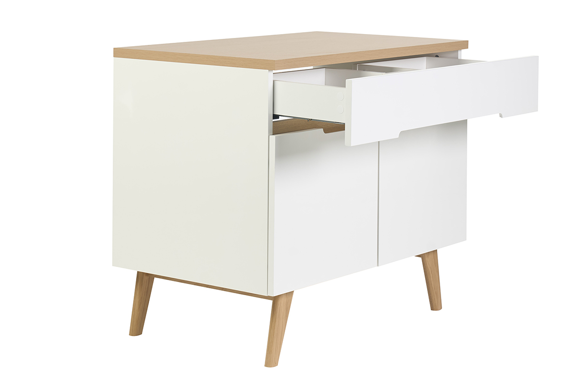 Mobile da bagno bianco laccato con piano in legno chiaro, cassetto aperto, vista a tre quarti.