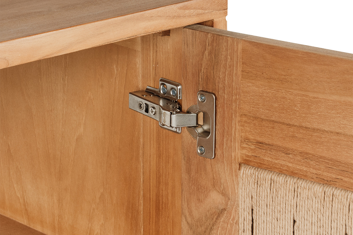 Dettaglio di una cerniera metallica sul mobile da bagno in legno di teak MOSSA.