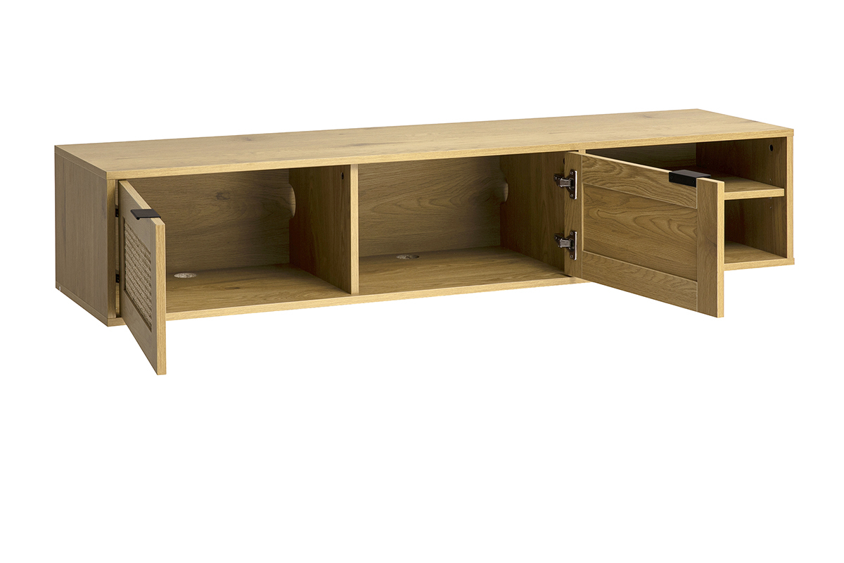Mobile TV da parete in legno chiaro con porte in rattan aperte, vista da 3/4.