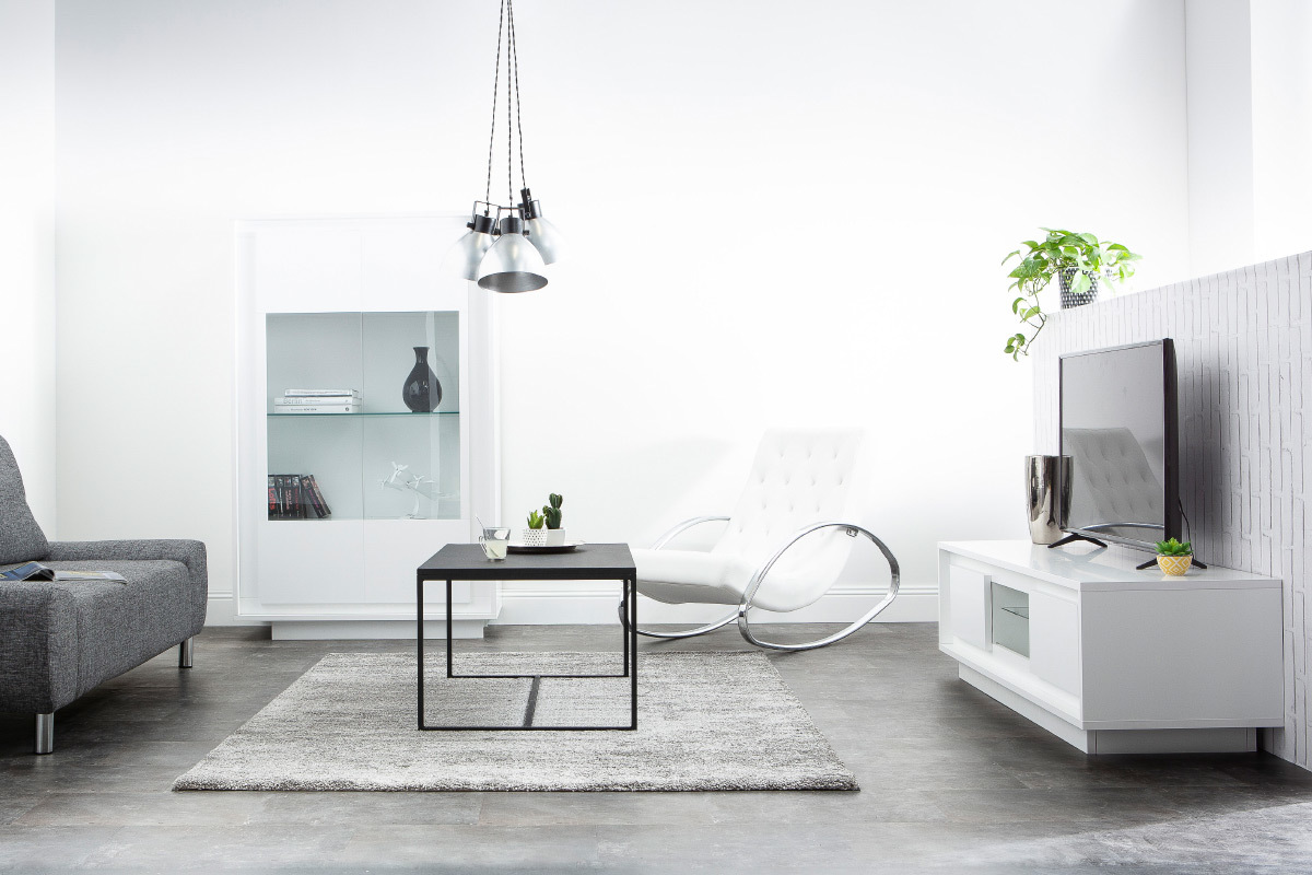 Mobile TV design Bianco con spazi per riporre i propri oggetti stile: legno chiaro LAND