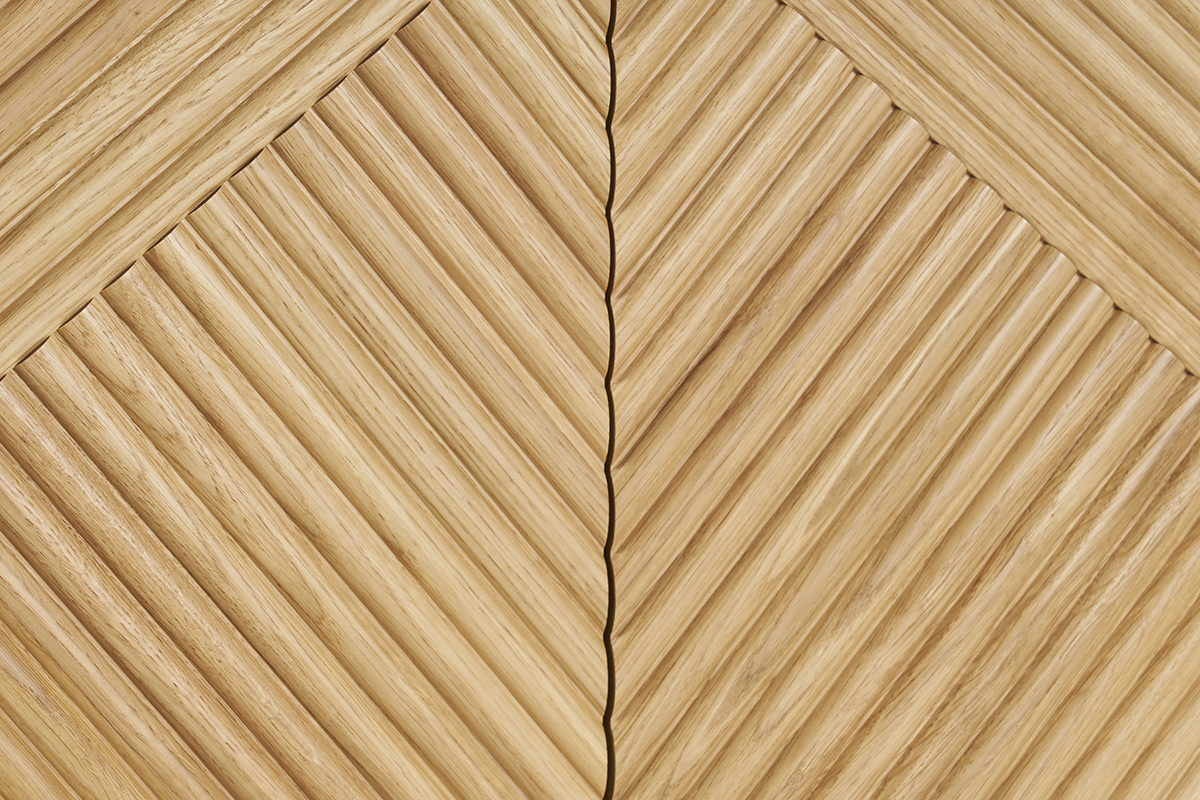 Mobile TV design in legno chiaro massello di quercia inciso e metallo nero 4 ante L180 cm ARCHIPEL