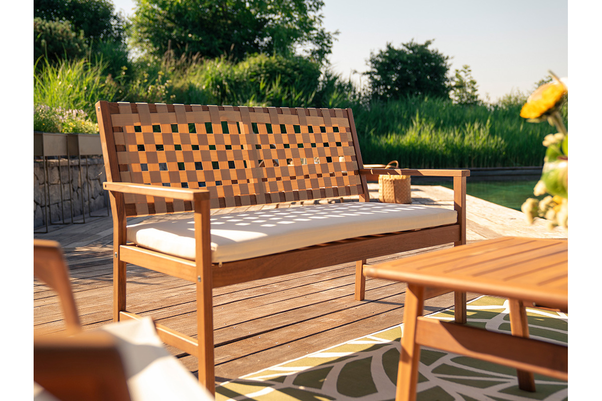 Panchina da giardino in legno massiccio 2 posti con cuscino bianco e cinghie L114 cm SANTANA